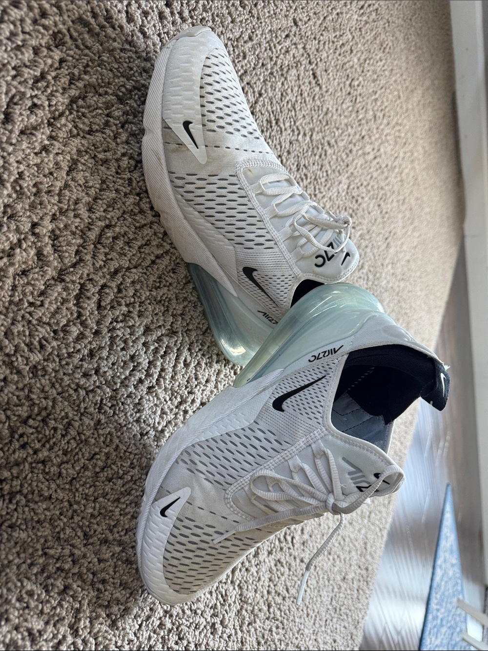 Nike ( size 11)Air Max 270